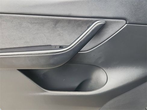 Used 2021 Tesla Model Y Long Range image 22