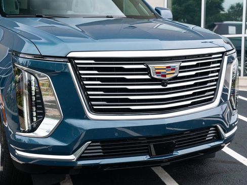 Used 2025 Cadillac Escalade Premium Luxury Platinum AWD/4WD image 5
