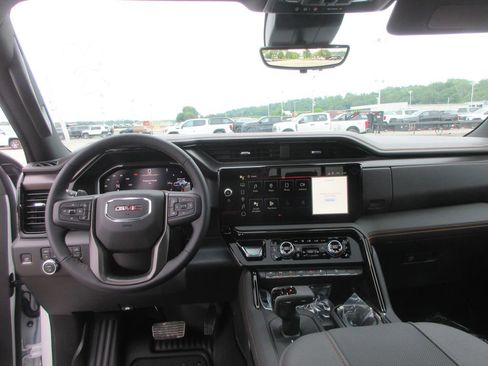 New 2026 GMC Sierra 1500 AT4 w/ AT4 Premium Package AWD/4WD image 16