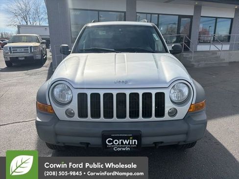 Used 2005 Jeep Liberty Sport image 2