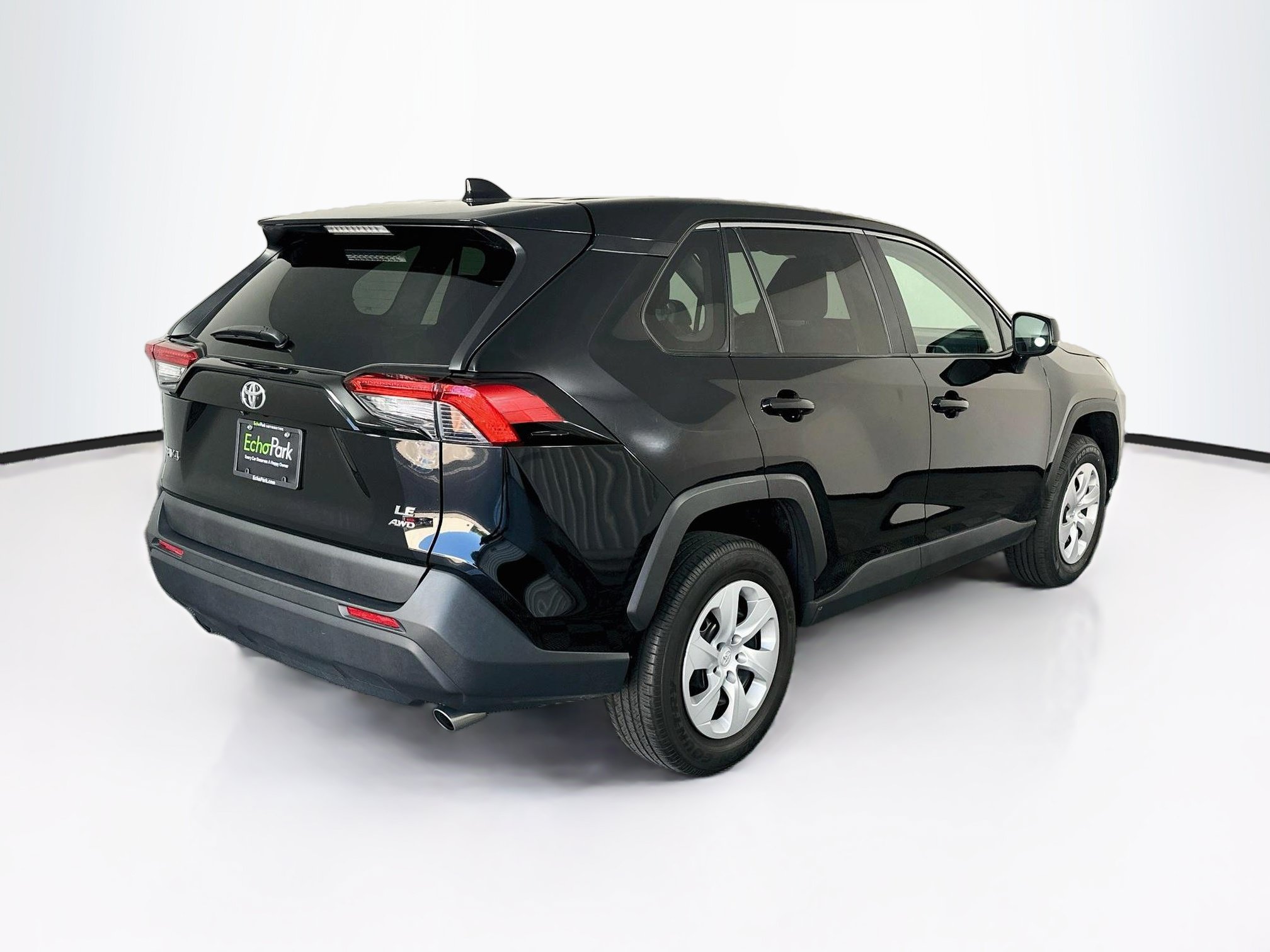 Used 2025 Toyota RAV4 LE AWD/4WD image 9