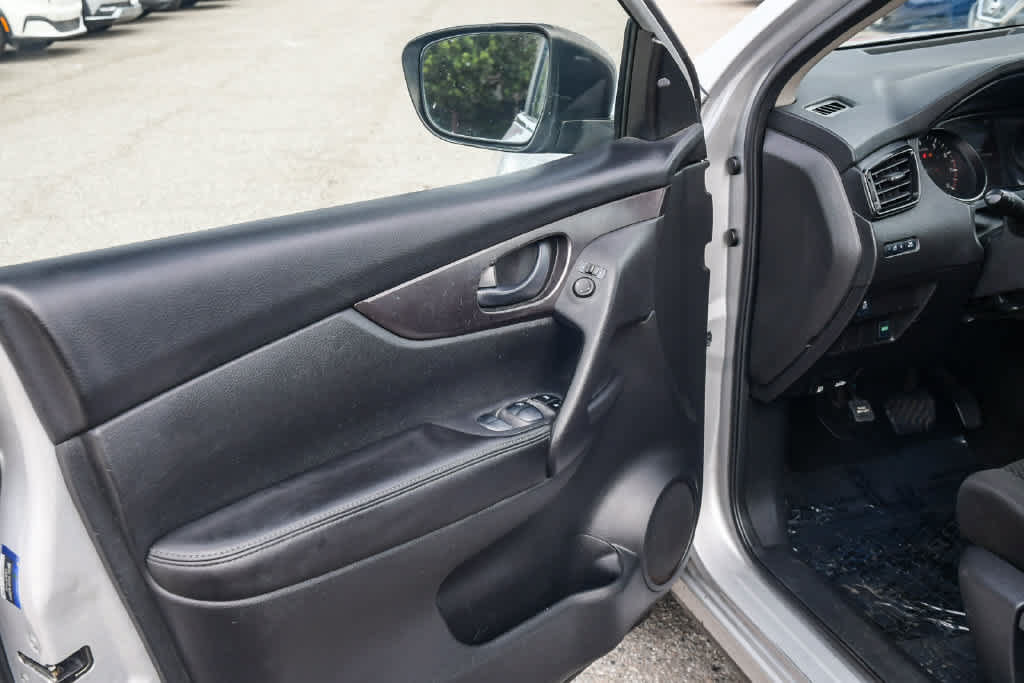 Used 2019 Nissan Rogue Sport S w/ Appearance Package FWD image 24