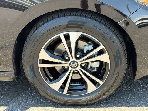 Used 2022 Nissan Sentra SV FWD image 11
