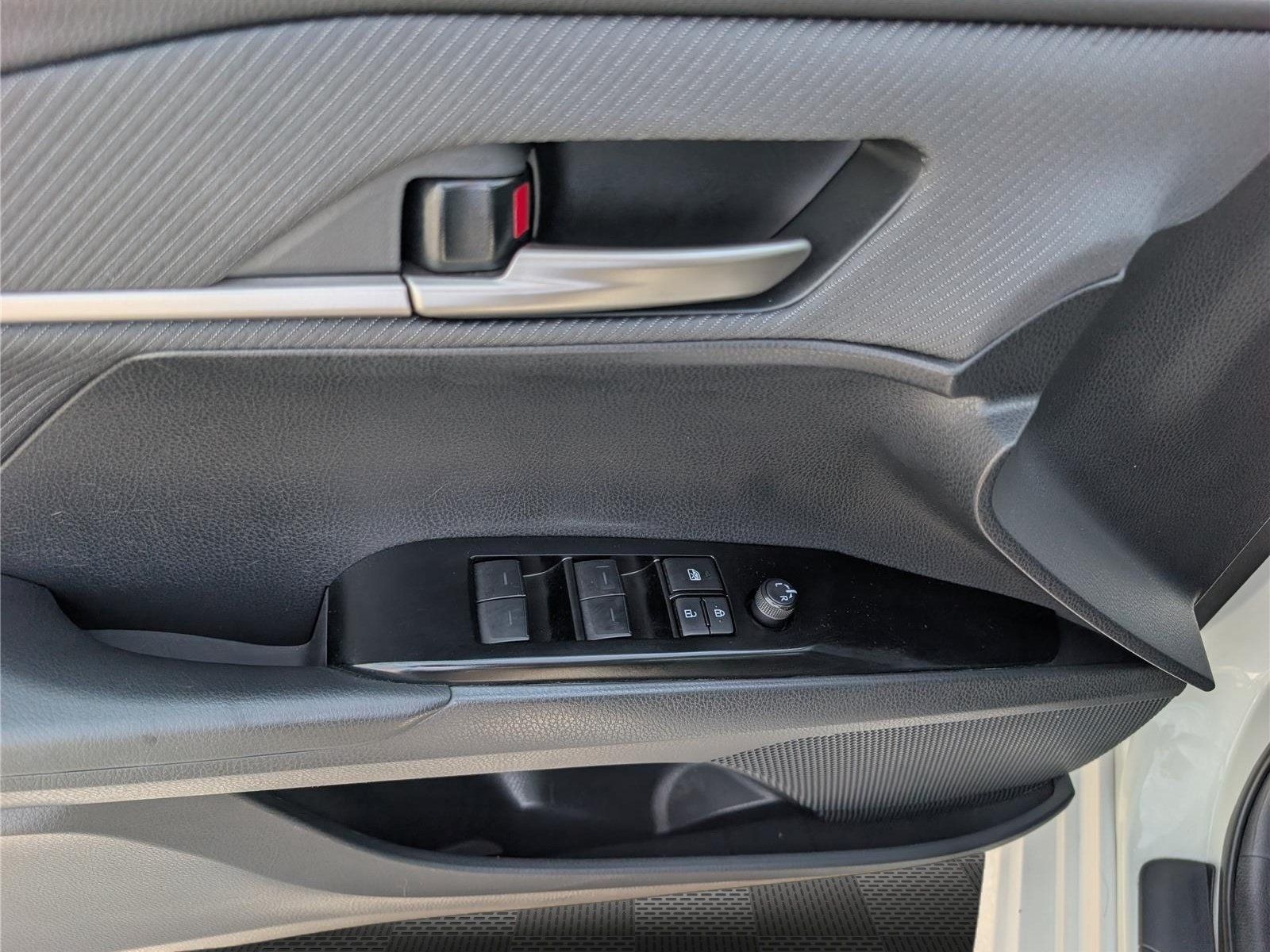 Used 2025 Toyota Camry SE w/ Convenience Package FWD image 19