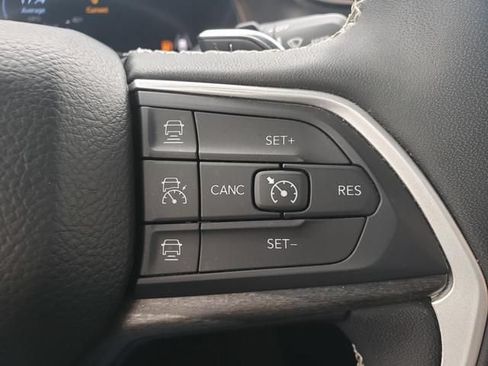 Used 2023 Jeep Grand Cherokee Limited AWD/4WD image 22