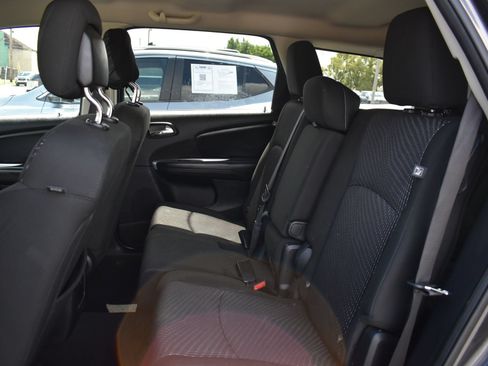 Used 2020 Dodge Journey SE FWD image 13