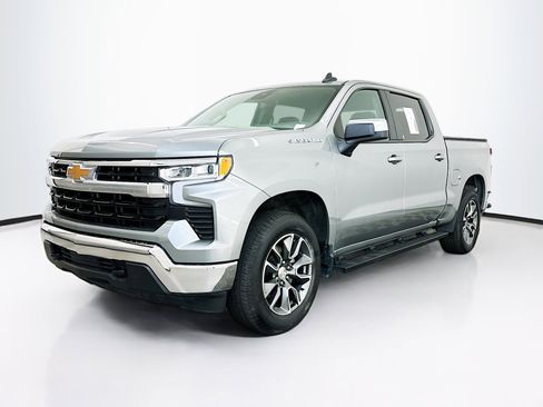 Used 2024 Chevrolet Silverado 1500 LT image 3