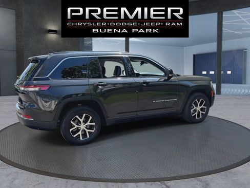 Used 2023 Jeep Grand Cherokee Limited w/ Trailer Tow Prep Group (B) image 8