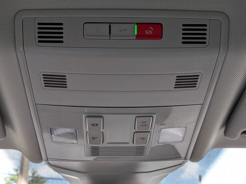 Used 2024 Volkswagen Jetta SE FWD image 28