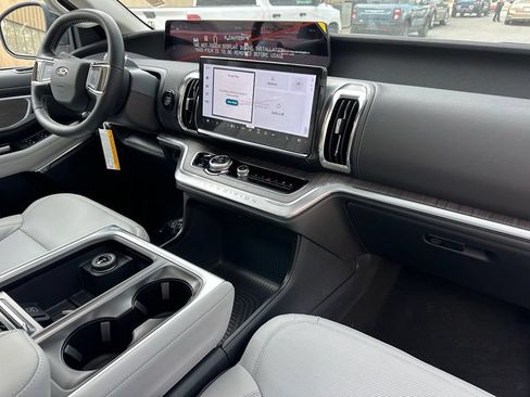 New 2026 Ford Expedition Platinum w/ Platinum Ultimate Package AWD/4WD image 18