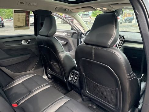 Certified 2023 Volvo XC40 B5 Ultimate w/ Protection Package Premier AWD/4WD image 39