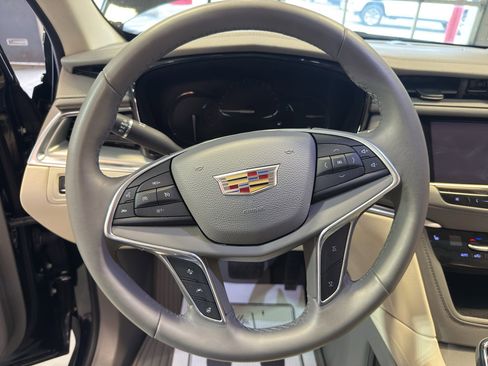 Used 2017 Cadillac XT5 Luxury w/ Driver Awareness Package AWD/4WD image 16