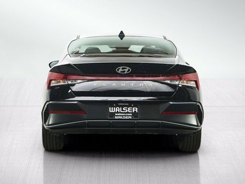 Used 2025 Hyundai Elantra SEL FWD image 4