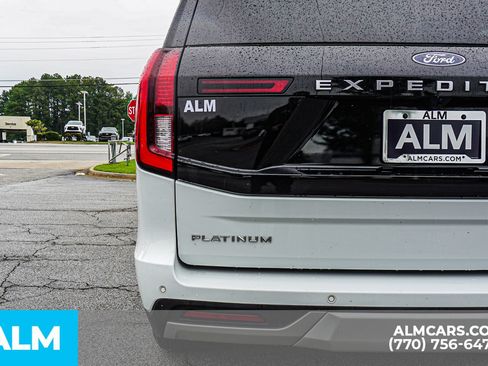 Used 2025 Ford Expedition Max Platinum AWD/4WD image 16