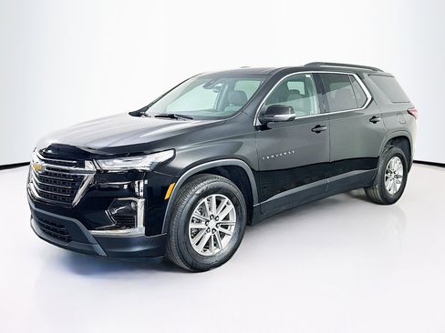 Used 2023 Chevrolet Traverse LT image 3
