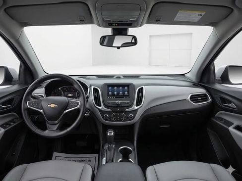 Used 2020 Chevrolet Equinox LT w/ Driver Convenience Package image 5