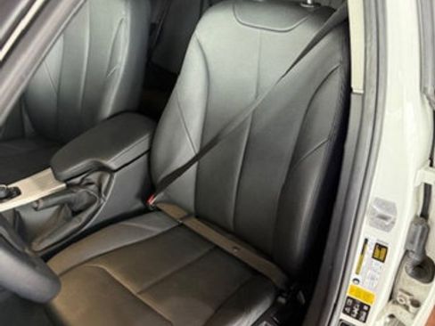 Used 2018 BMW 320i xDrive Sedan image 8