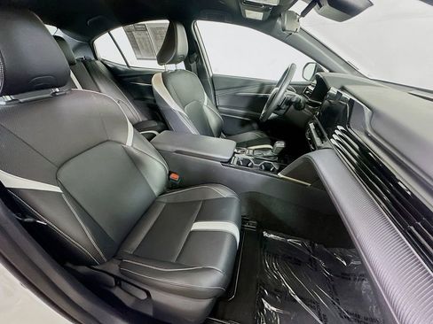 Used 2025 Toyota Camry SE FWD image 12