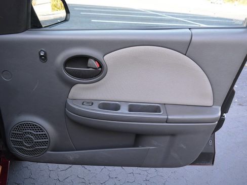 Used 2004 Saturn ION Level 2 image 16