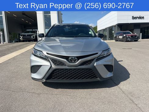 Used 2020 Toyota Camry SE FWD image 2
