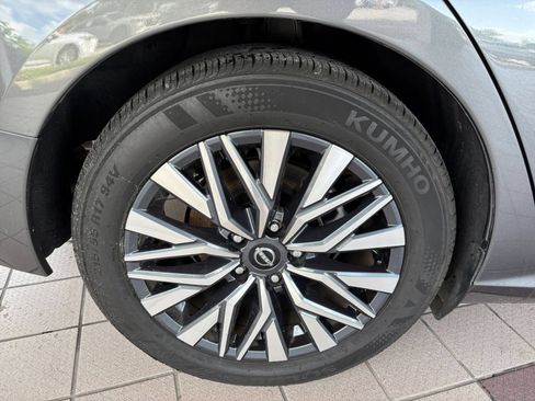 Used 2025 Nissan Altima 2.5 SV FWD image 30