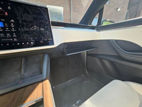 Used 2023 Tesla Model X image 52