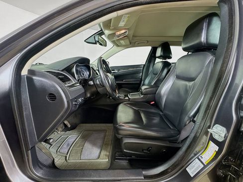 Used 2015 Chrysler 300 Limited w/ Driver Convenience Group image 12