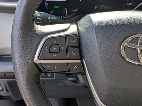 Used 2023 Toyota Sienna XLE image 18