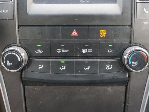 Used 2016 Toyota Camry SE FWD image 10