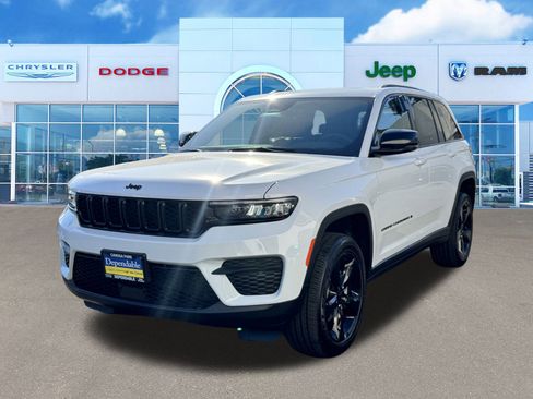 New 2025 Jeep Grand Cherokee Altitude image 4