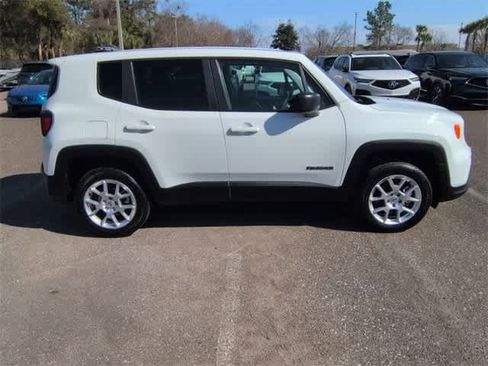 Used 2023 Jeep Renegade Latitude image 9
