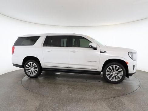 Used 2023 GMC Yukon XL Denali image 23