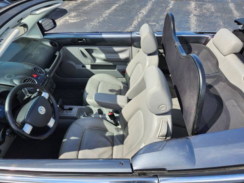 Used 2006 Volkswagen Beetle Convertible w/ Package 2 FWD image 4