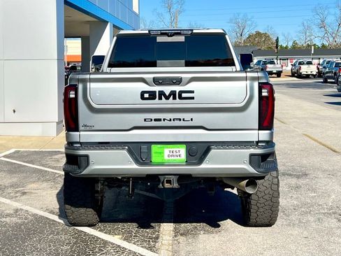 Used 2025 GMC Sierra 2500 Denali Ultimate image 5