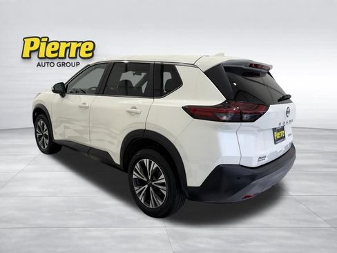 Used 2023 Nissan Rogue SV image 2