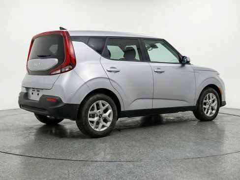 Used 2025 Kia Soul LX w/ LX Technology Package FWD image 9