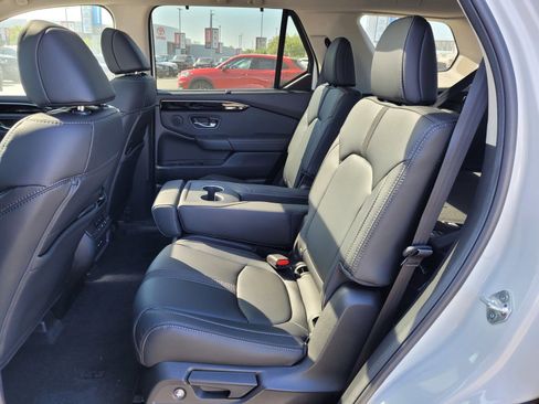 New 2025 Honda Pilot Touring image 8