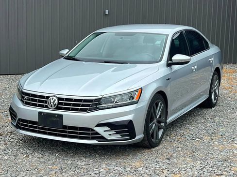 Used 2018 Volkswagen Passat 2.0T S FWD image 1