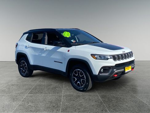 Used 2024 Jeep Compass Trailhawk AWD/4WD image 7