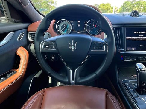 Used 2021 Maserati Levante GranLusso image 6