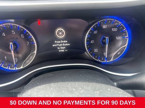 Used 2024 Chrysler Pacifica Touring-L FWD image 10