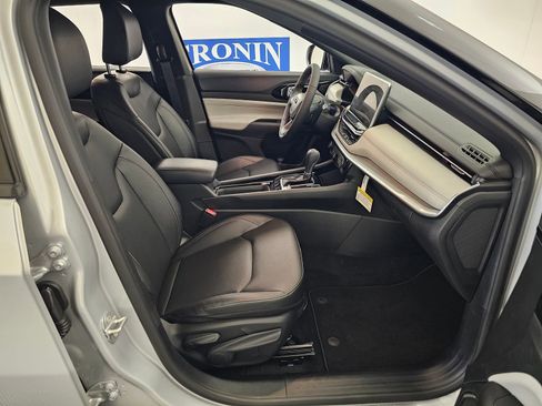 New 2026 Jeep Compass Limited image 25