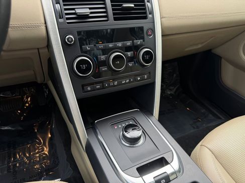 Used 2019 Land Rover Discovery Sport AWD/4WD image 21