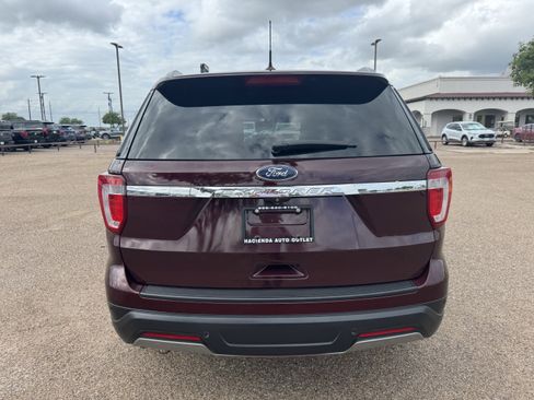 Used 2019 Ford Explorer XLT w/ Equipment Group 202A FWD image 3