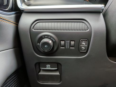 Used 2023 Jeep Grand Wagoneer Series III AWD/4WD image 24