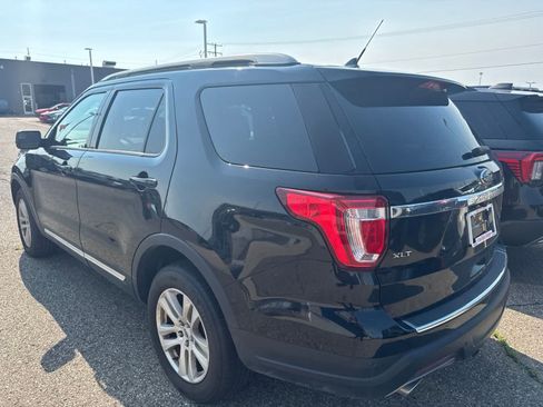 Used 2018 Ford Explorer XLT w/ Equipment Group 202A AWD/4WD image 29