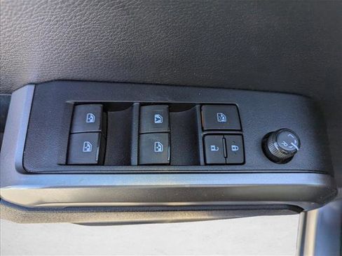 Used 2021 Toyota Tacoma SR5 AWD/4WD image 10