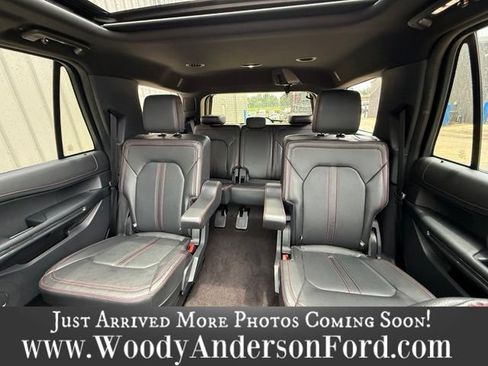 Used 2023 Ford Expedition Limited AWD/4WD image 7