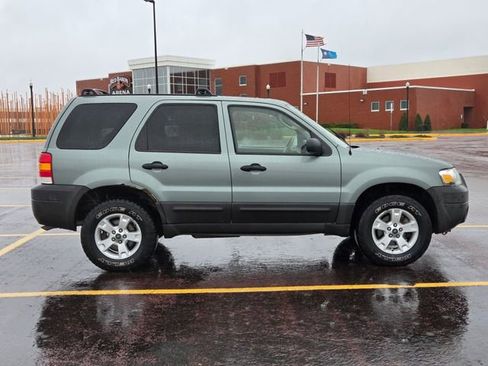 Used 2007 Ford Escape XLT AWD/4WD image 2