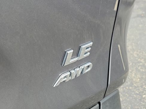 Used 2022 Toyota RAV4 LE image 8